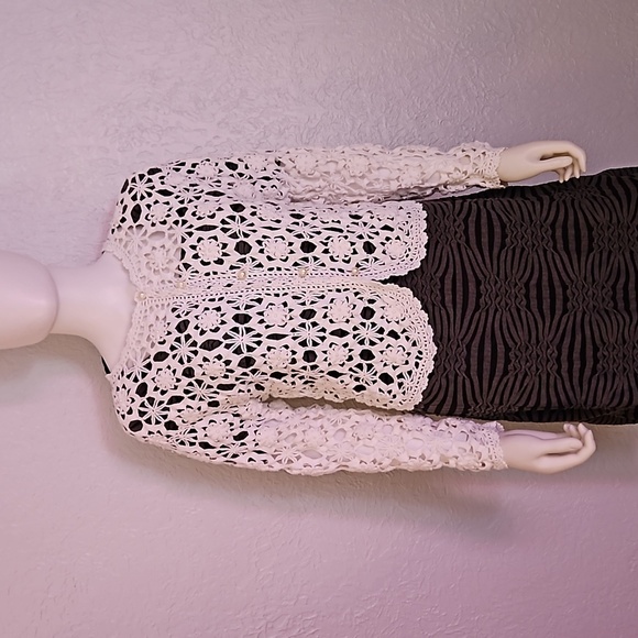 VINTAGE White Crochet Pearl Peekaboo Cottagecore Cardigan Sweater - Picture 3 of 6